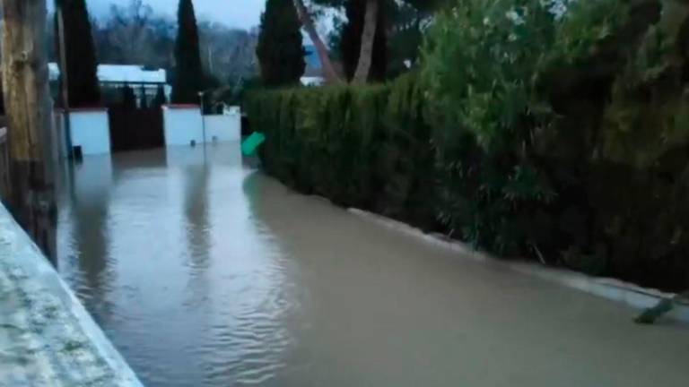 La subida del río sigue inundando casas en Puente Tablas