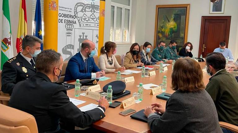 La Subdelegación coordina el dispositivo de seguridad para la próxima campaña de recolección de la aceituna