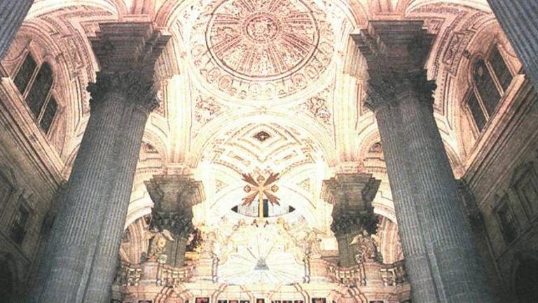 Tal día como hoy en el 2000 publicábamos: La luz engrandece la majestuosidad de la Catedral
