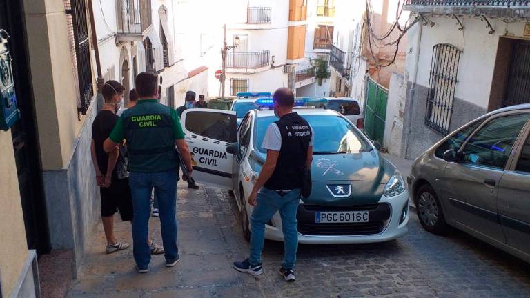 Detenidos dos jóvenes acusados de 15 robos en viviendas y locales de Martos