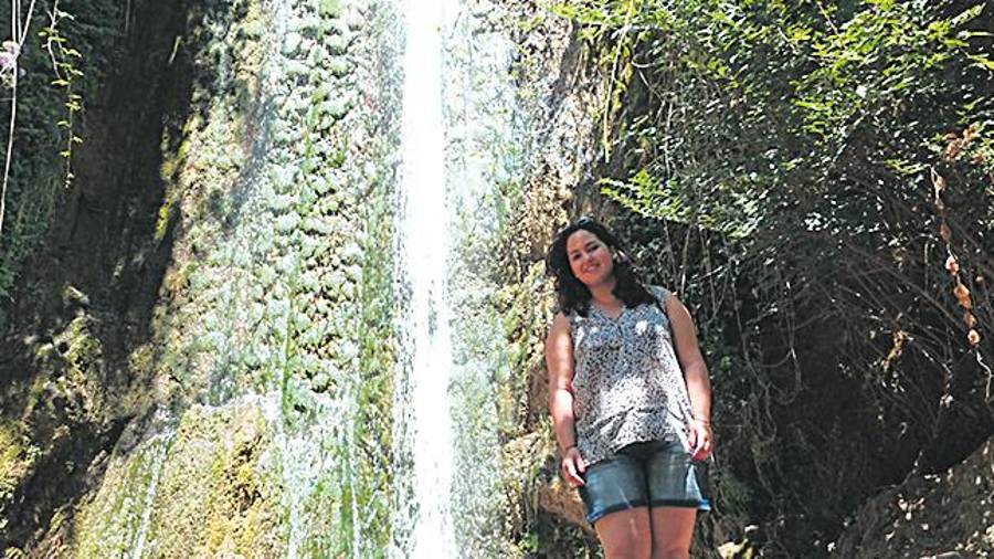 <i>EN LAS CHORRERAS: Siempre que puede, intenta visitar Valdepeñas de Jaén, sobre todo en verano, donde su madre mantiene su casa familiar en una de las calles más céntricas del municipio. Recuerda la buena temperatura y asegura que en casa siempre hay aceite del pueblo. </i>