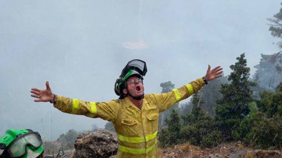 Los bomberos forestales acaban con el incendio de Coto Ríos 12 días después