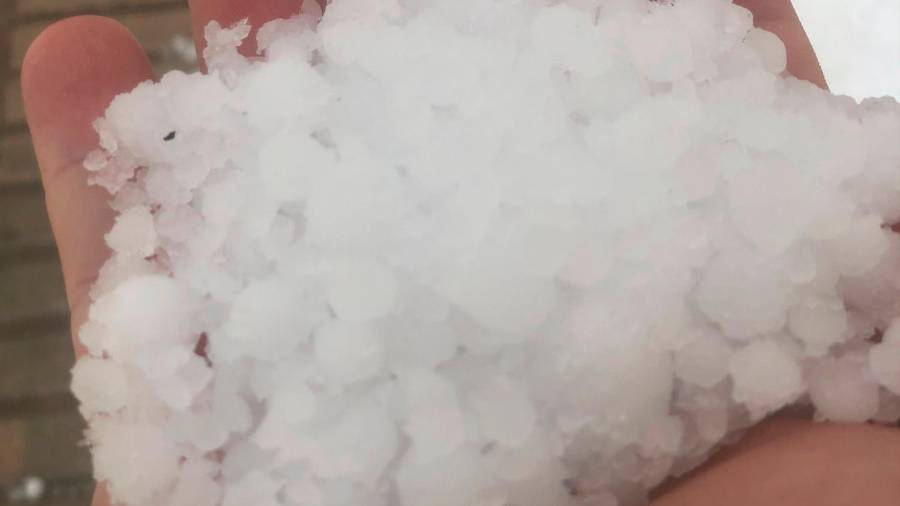 El granizo pinta de blanco las calles de Úbeda en tan solo 10 minutos
