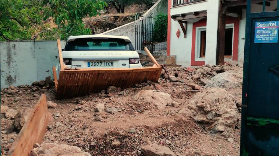 Burunchel: Inundación en la iglesia y vehículos enterrados en lodo