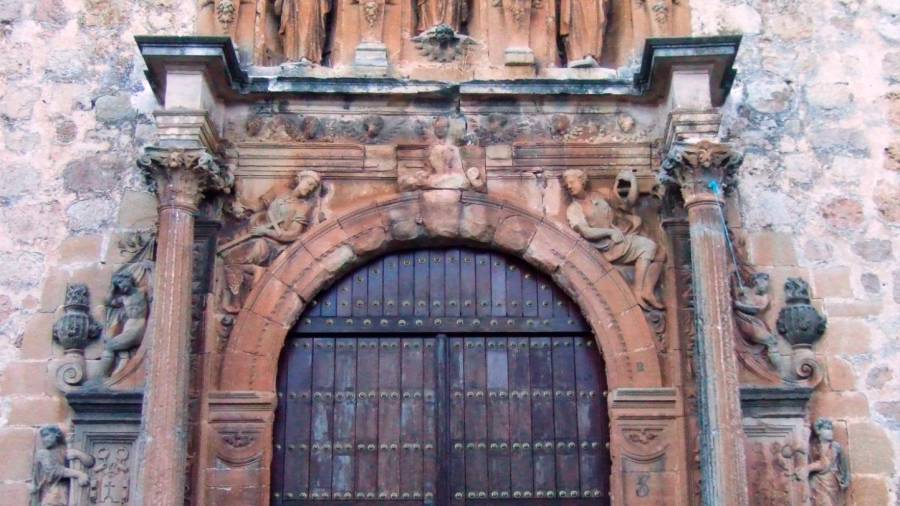 <i>Portada de la iglesia parroquial de Ntra. Señora de la Asunción en Orcera.</i>