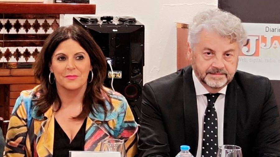<i>Ángeles Férriz y Juan Espejo, durante la presentación. / Diario JAÉN. </i>
