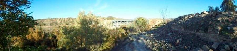 <i>Panorámica actual del puente en el lado orientado hacia Jimena.</i>