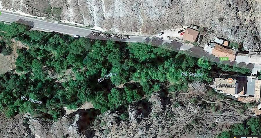 <i>Fotografía aérea del año 2017 donde se aprecia la edificación “El Refugio del Segura”.</i>