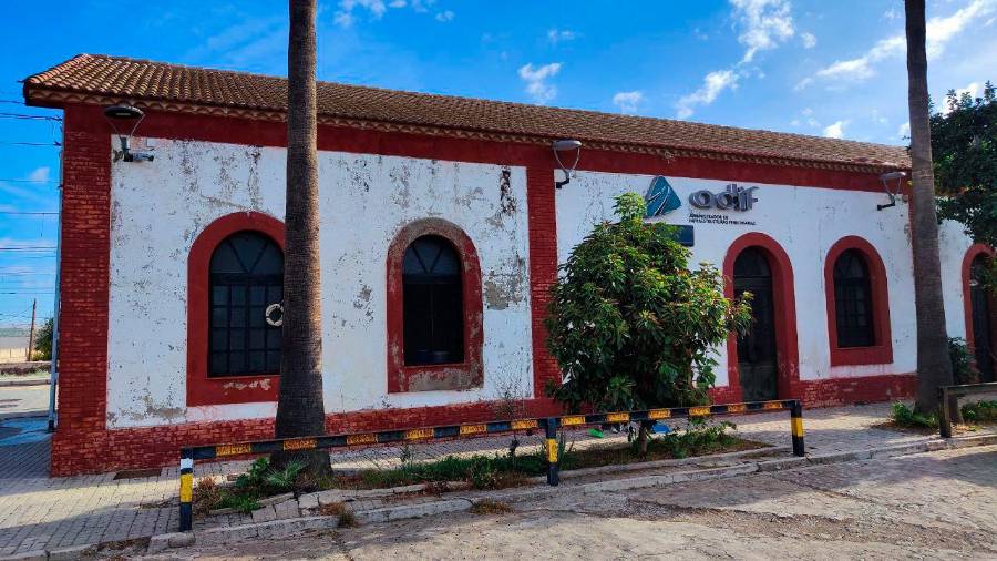 <i>Fachada del edificio de la terminal.</i>