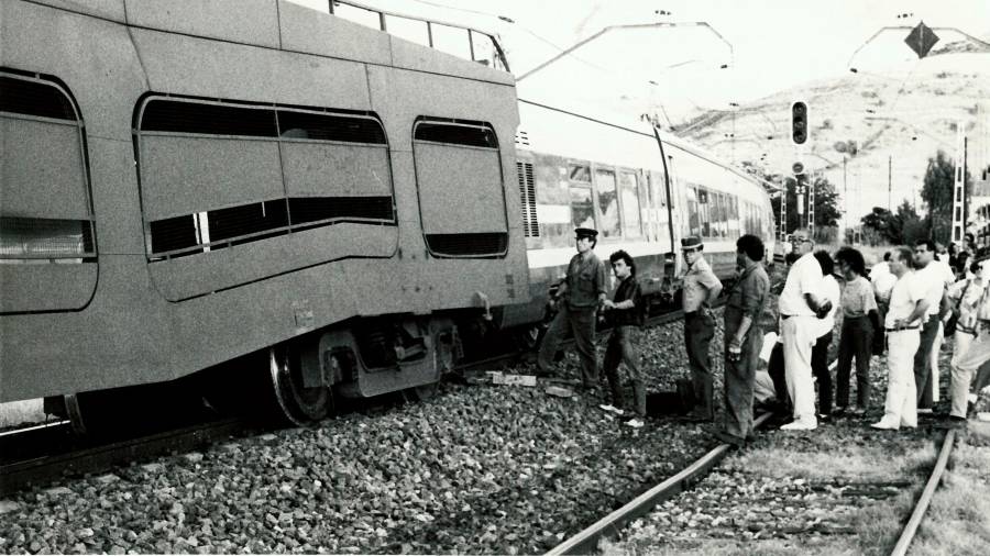 <i>1990. Descarrilamiento en Vadollano. / Archivo Histórico de Diario JAÉN.</i>