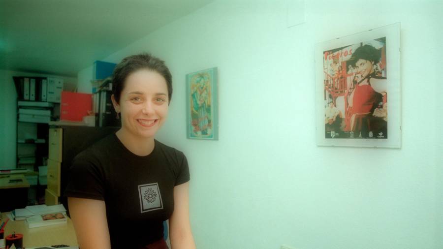$!<i><b>AÑO 1998.</b></i><i> Antiguas oficinas del Grupo de Teatro La Paca, con Maricarmen Gámez ya sonriendo para hacernos sonreír, su misión principal en la vida. / Archivo Histórico Diario JAÉN. </i>