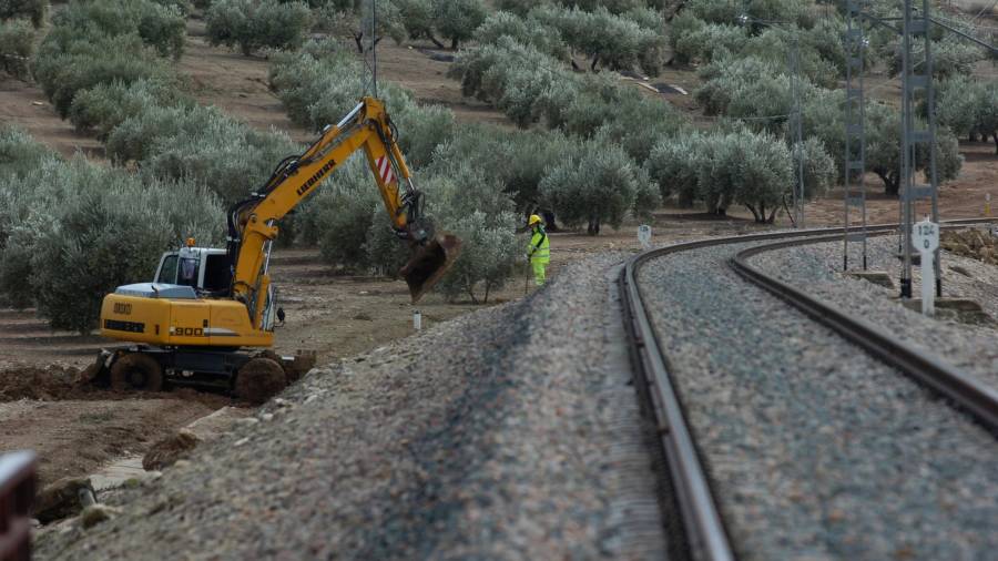 <i>2010. Derrumbe de vía en Jaén.</i>