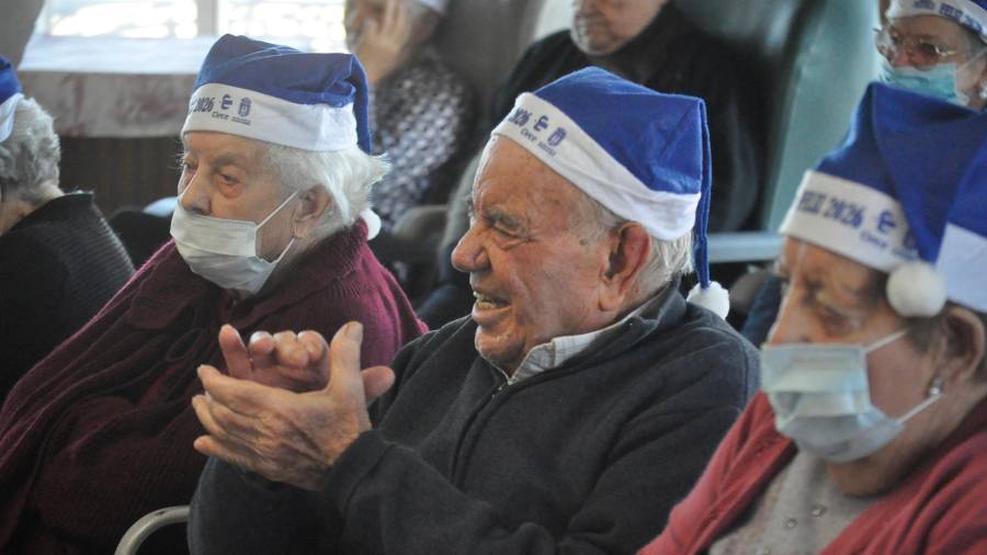 Gorros para alegrar corazones en la Residencia de Nuestra Señora de las Mercedes de Alcalá la Real