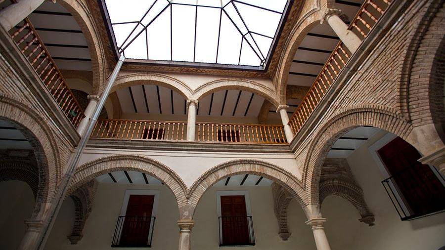 <i>Imagen de archivo del patio renacentista del Palacio de Villardompardo. / Centro Cultural Baños Árabes.</i>