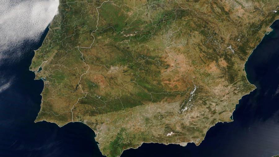 <i>Imagen captada por el satélite Terra el 10 de mayo de 2022. / NASA. </i>