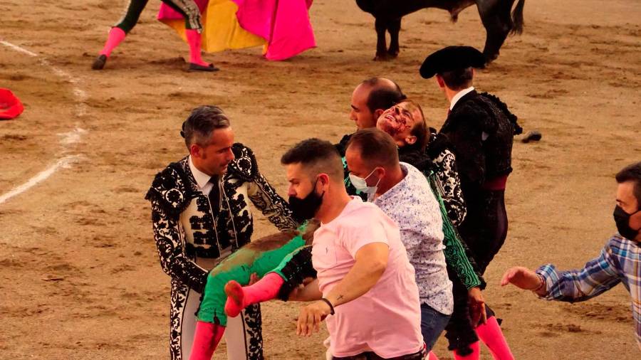 Javier Cortés sufre una cogida en el Coso de Santa Margarita