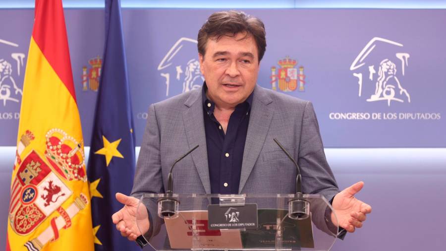 <i>Tomás Gutarte, que interviene este miércoles, en rueda de prensa en el Congreso. / Eduardo Parra / Europa Press</i>