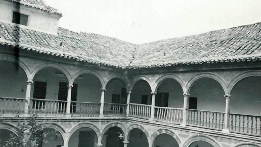 17: Luis Berges y la recuperación, en silencio, del claustro más antiguo de la capital (Continuará...)
