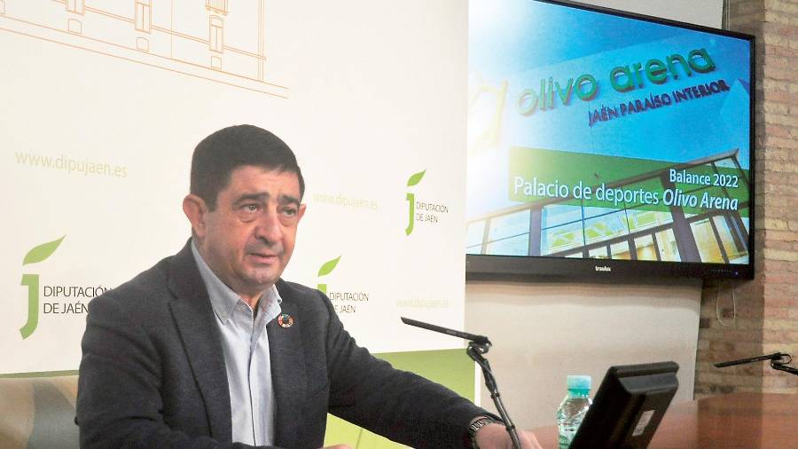 <i>Francisco Reyes presenta el balance del Palacio de Deportes. / Francisco Gaitán.</i>