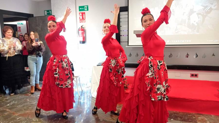 <i>Las alumnas de Raquel Damas durante una de sus actuaciones.</i>