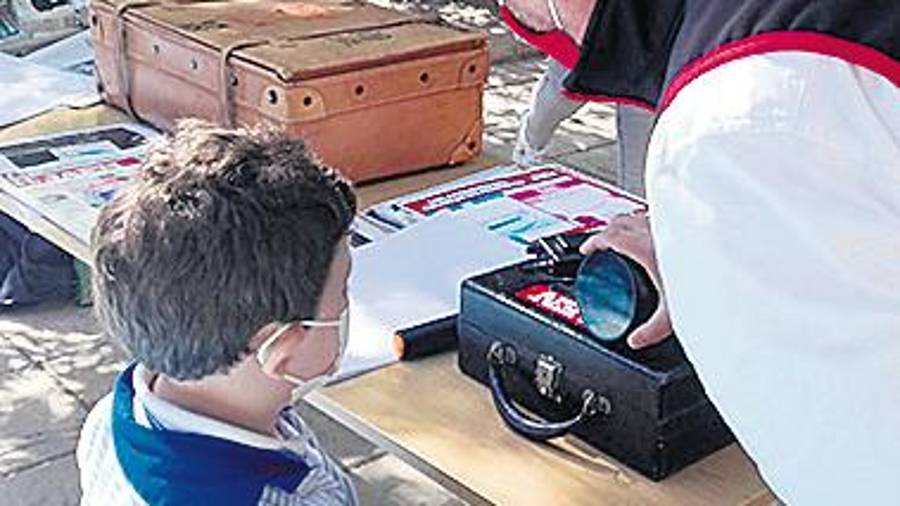 Reír, ver y tocar para aprender