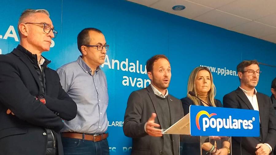 <i>Luis Mariano Camacho, Manuel Bonilla, Erik Domínguez, Elena González y Miguel Contreras. / Diario JAÉN.</i>