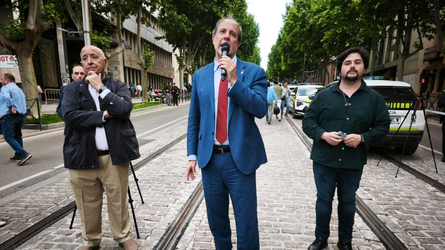 <i>El rector de la UJA, Nicolás Ruiz, acompañado de Antonio Garrido y Luis Francisco Sánchez. / A. Muñoz.</i>
