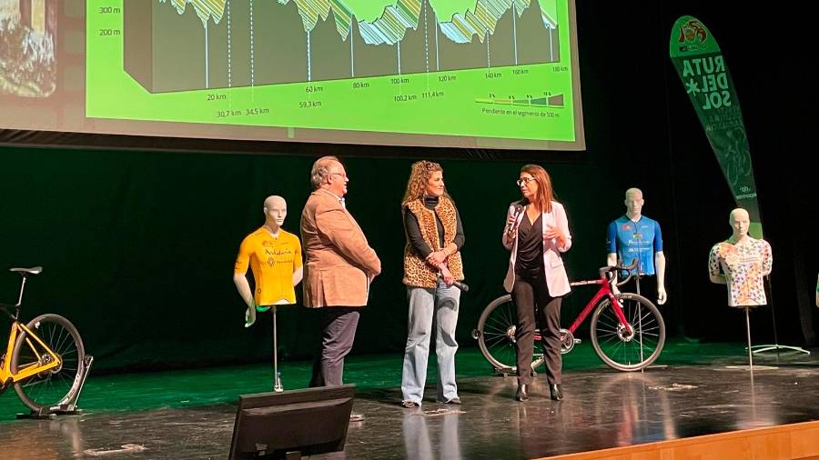 $!<i>Paco Anguita, Beatriz López y África Colomo, en la presentación.</i>