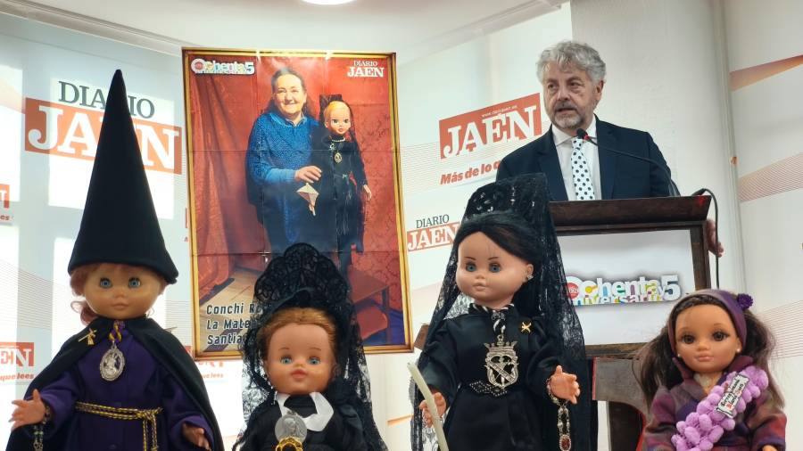 Inaugurada una exposición de muñecas de la artista Conchi Robles por el 85 Aniversario de Diario JAÉN