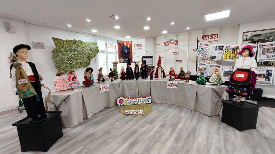 <i>Exposición de muñecas y maniquíes con motivo del 85 aniversario del Diario JAÉN. / A. Muñoz.</i>