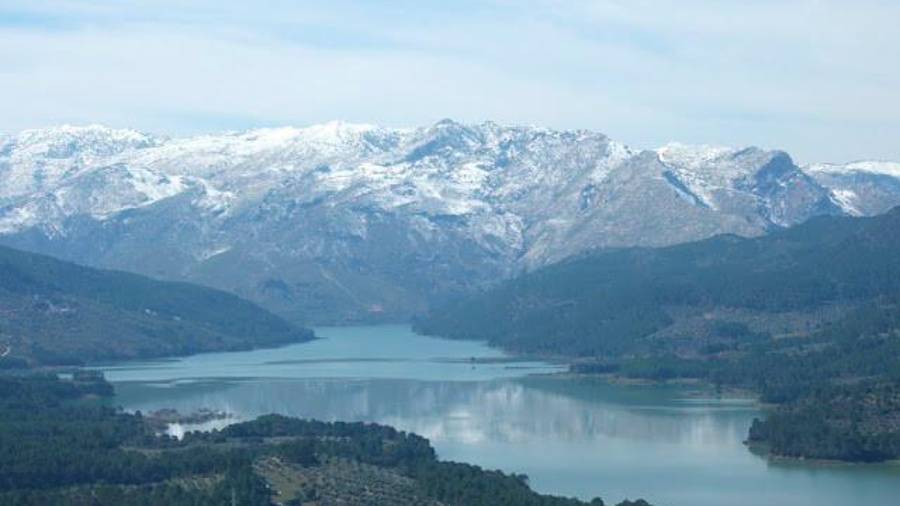 <i>Visión de las aguas del embalse del Tranco, desde el “mirador del Aguilón” o “mirador de la Gloria”.</i>