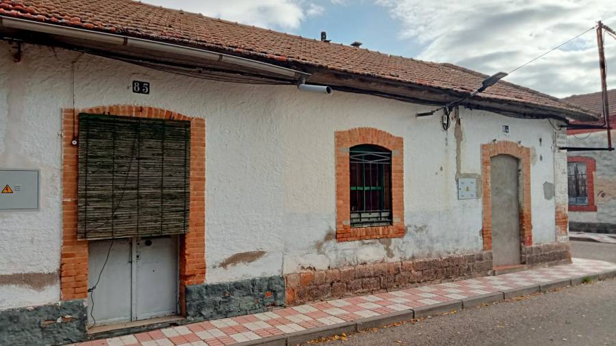 <i>Casas tapiadas en la calle Pabellón C.</i>