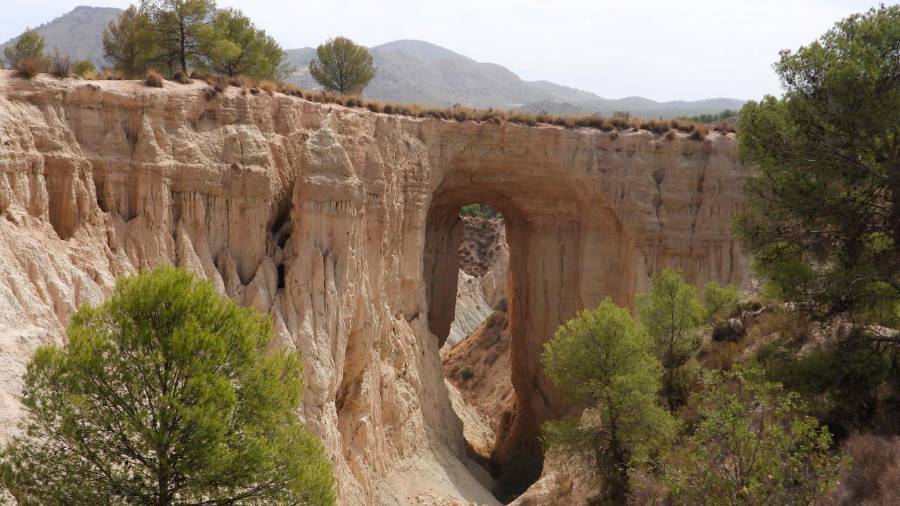 <i>Vista lateral del Puente de Tierra. / Diario JAÉN.</i>