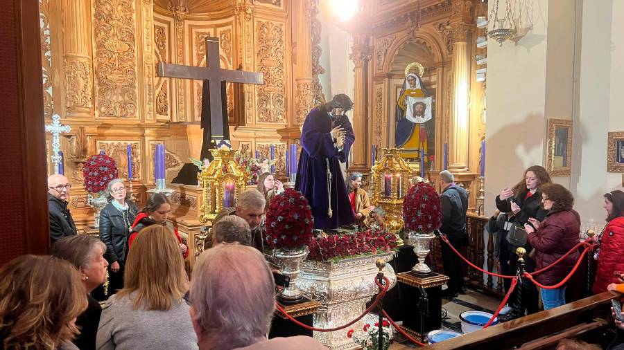 $!<i>Interior del Camarín de Jesús durante el besapié. / Jason Moyano.</i>