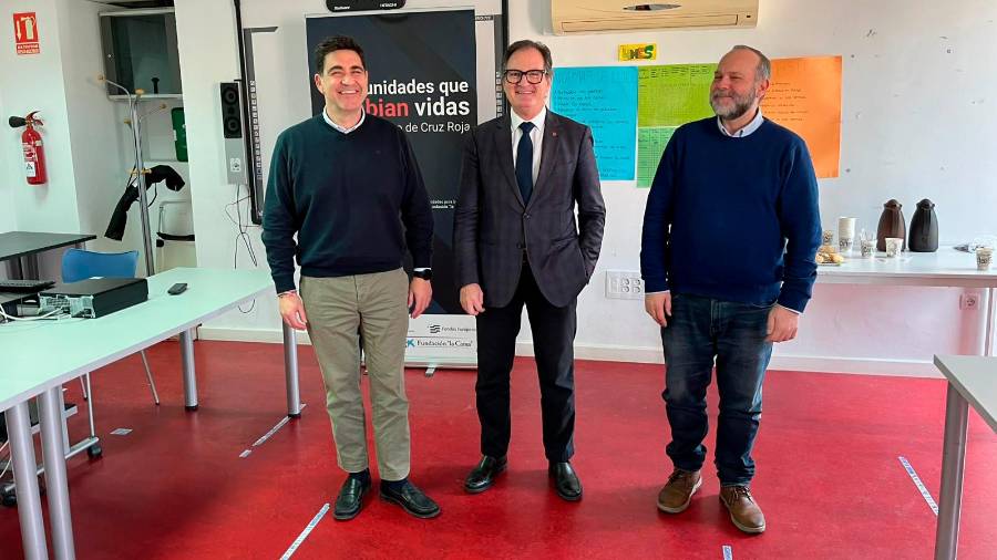 $!<i>Miguel Ángel Jaén, Miguel Ángel Maldinado y Jesús Muñoz tras la presentación de la Memoria de Actividad de Cruz Roja. / Álvaro Guzguti / Diario JAÉN.</i>