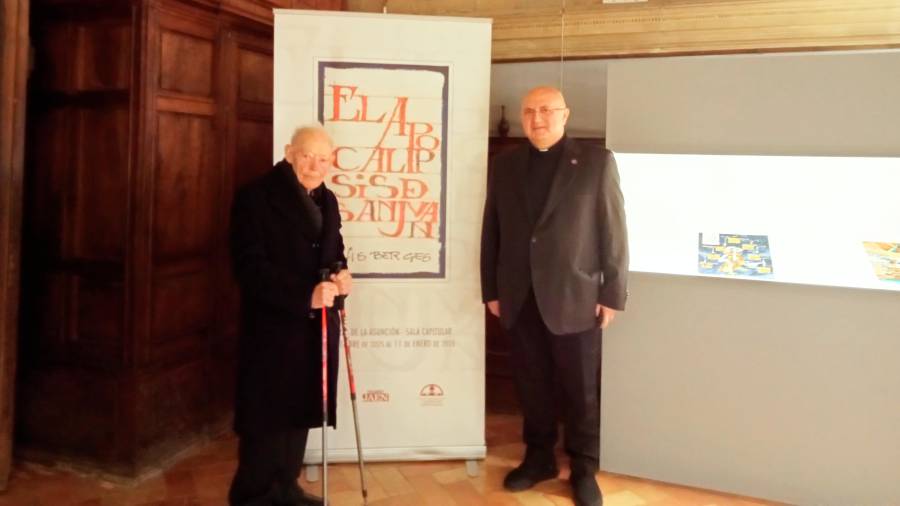 <i>Luis Berges y el deán de la Catedral, Francisco Juan Martínez inauguraron la exposición, que se podrá visitar hasta el 11 de enero y quedará para siempre custodiada entre los muros de la Catedral.</i>