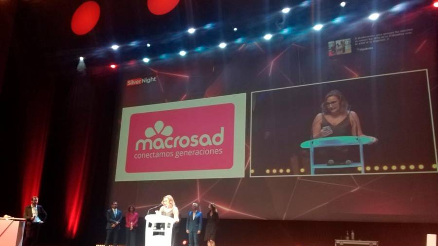 <i>Intervención de Alicia Carrillo en la entrega del premio. / Macrosad.</i>