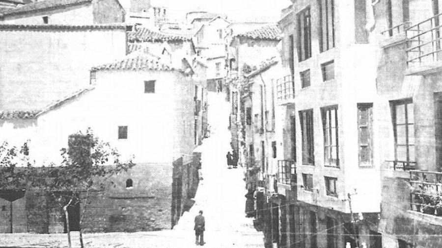 $!<i>Imagen proporcionada por Santiago de Córdoba de la calle Arroyo de San Pedro, la que desemboca en la plaza de los Caños, donde están los Baños del Naranjo actualmente. En su día fue un entorno curioso de carpinteros, artesanos, clase media y baja y lugar fronterizo con prostíbulos, muy cerca del convento de Santa Clara.</i>