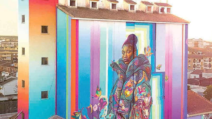$!<i>Mural del Silo de Cereal de Linares. / Rubén Sances.</i>