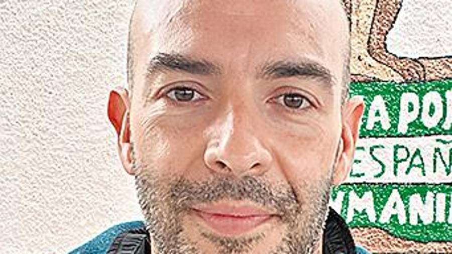 <i>Ismael Navarro, profesor. </i>
