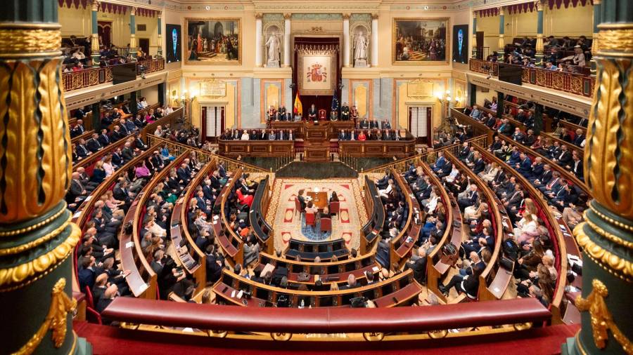 <i>Apertura de la actual legislatura con el discurso de Felipe VI ante las Cortes. / Eduardo Parra / Pool / Europa Press.</i>