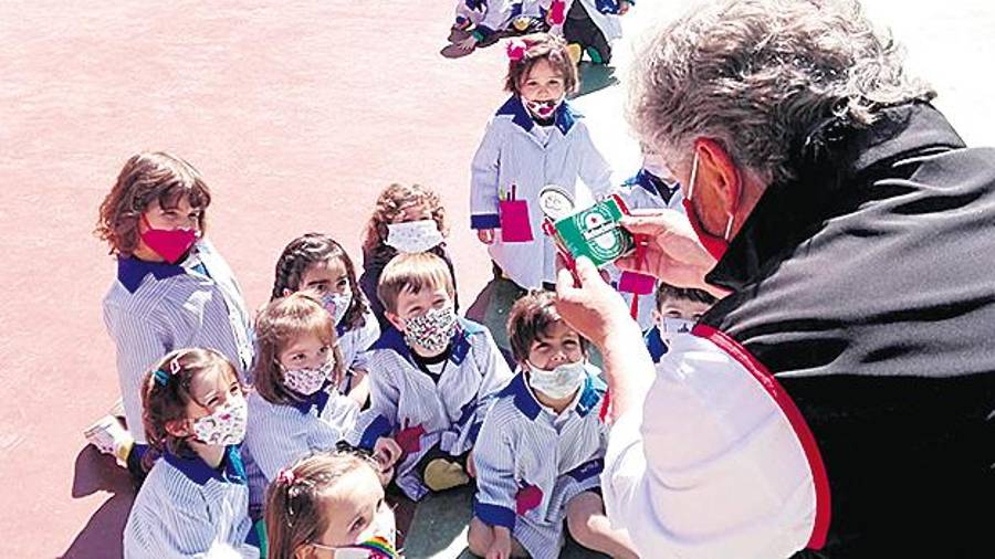 Reír, ver y tocar para aprender