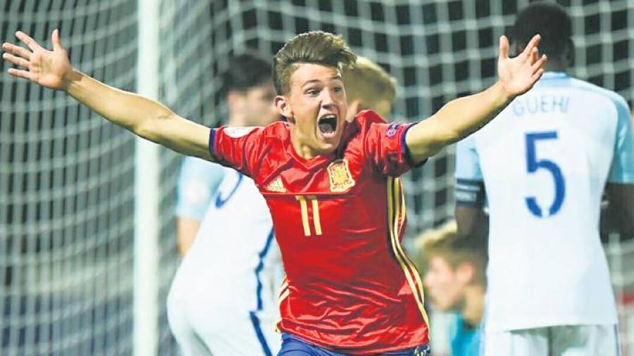 <i>Nacho Villa celebra un gol con la selección española Sub 17.</i>