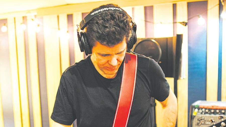 $!<i>EN BAEZA. José Trujillo, integrante del grupo, en el estudio de grabación.</i>