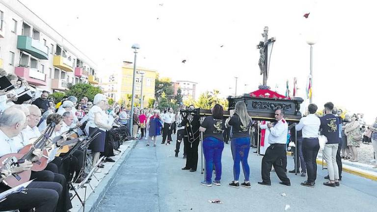 El Cristo de Charcales puede quedarse sin salir por la falta de anderos