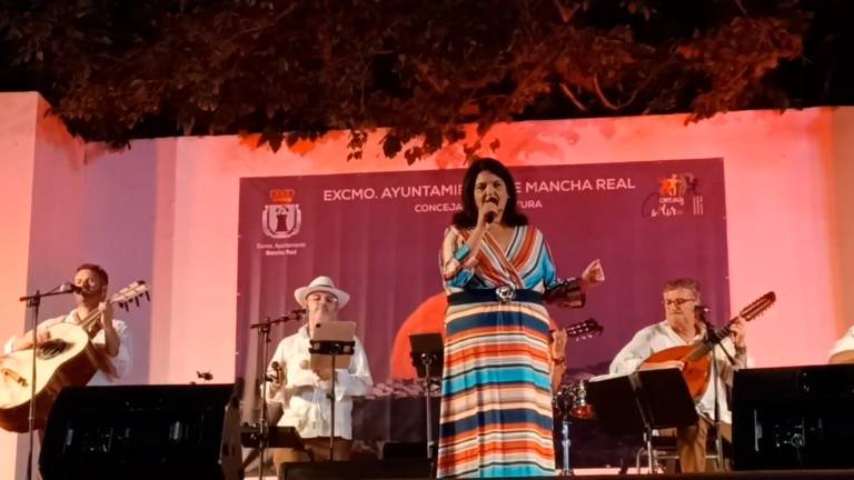 Señoras y señores, con ustedes la alcaldesa Dávila...