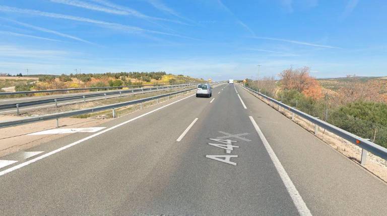 <i>La A-44, en sentido Bailén, donde ha tenido lugar el accidente. / Google Maps. </i>
