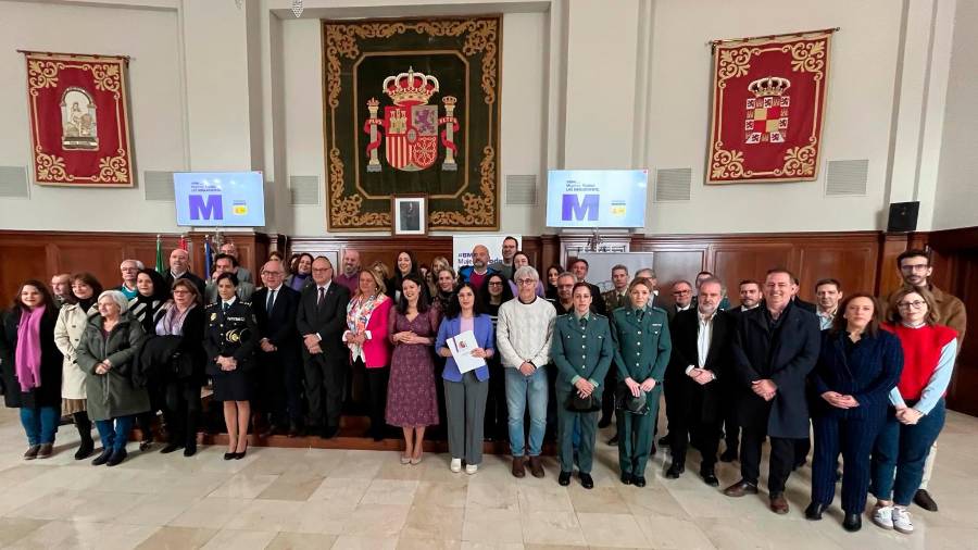 <i>Acto institucional en la Subdelegación del Gobierno, en Jaén. / Subdelegación del Gobierno de Jaén. </i>