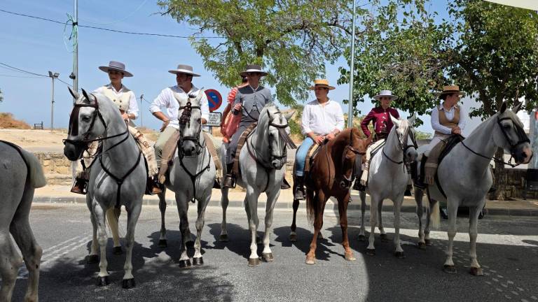 Arjona culmina su feria con el tradicional paseo de caballos por el recinto ferial