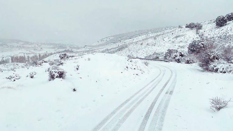 El temporal se retira con otra gran nevada en Santiago-Pontones
